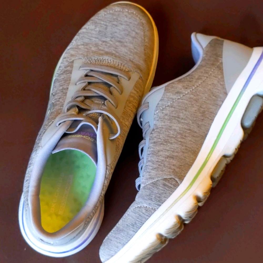 Women's Skechers size 7 ultra go shoe